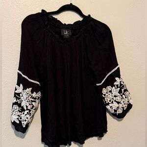 Liv Los Angeles Women’s Large Black Blouse with White Floral embroidered boho